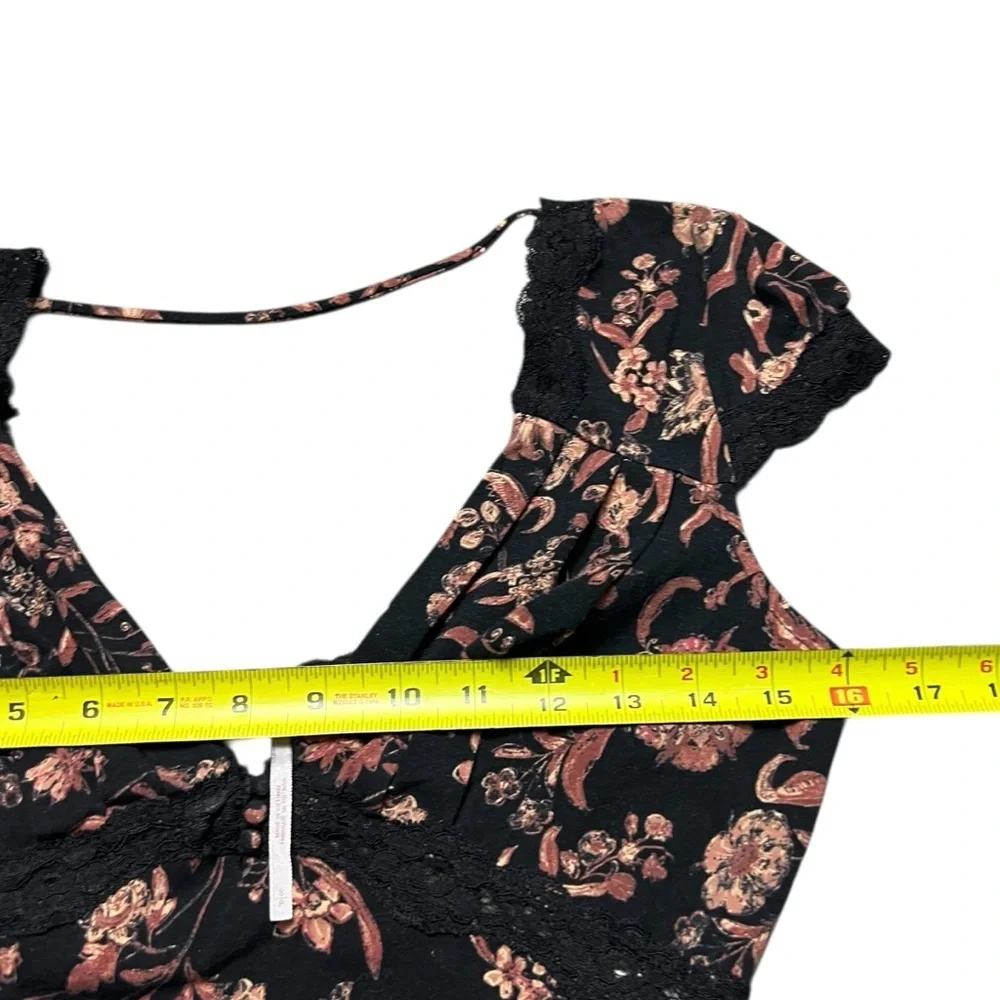 Free People Emery Top Cropped Lace Trim Floral Print Deep V Women’s Size Small